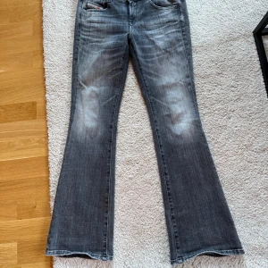 Diesel jaens  - Säljer dessa diesel jeans i en grå färg! W29 L30, Skriv vid funderingar! 💞