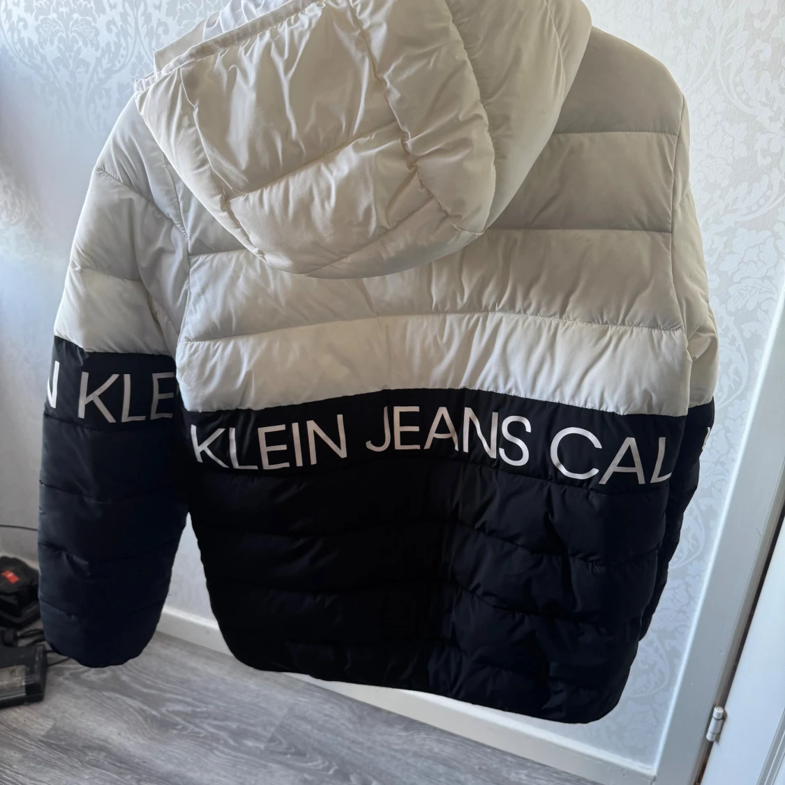 Svartvit pufferjacka Calvin Klein Jeans - 1