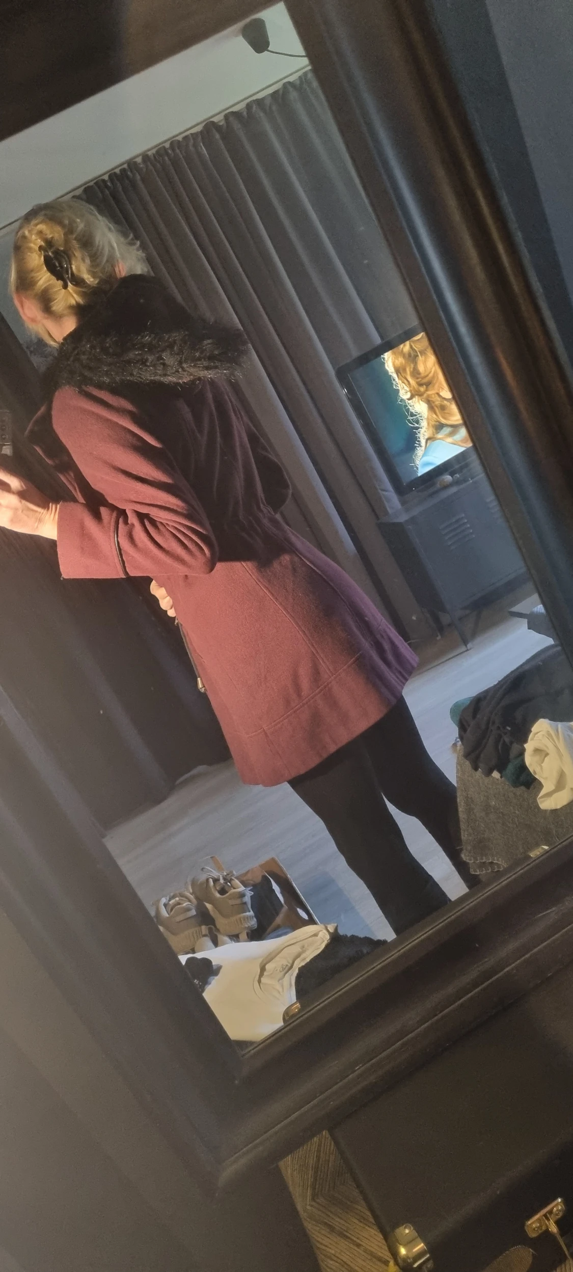 Vinröd kappa med fuskpäls från Atmosphere - 4