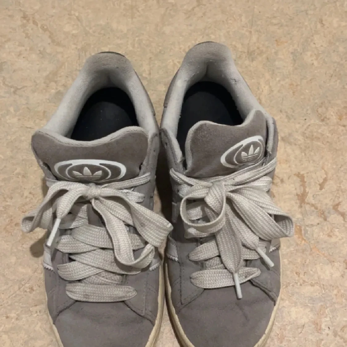 Grå Adidas Campus sneakers - 1