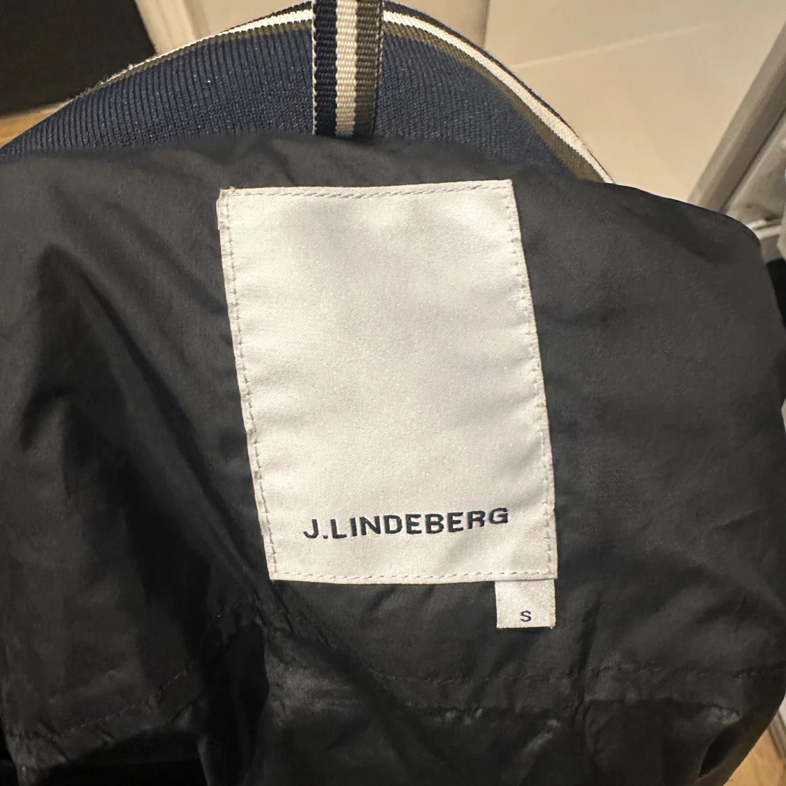 Vindjacka J.Lindberg  - 4