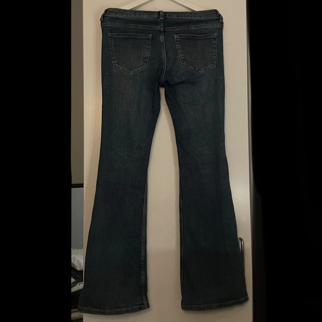 Jeans med slitningar  - 1