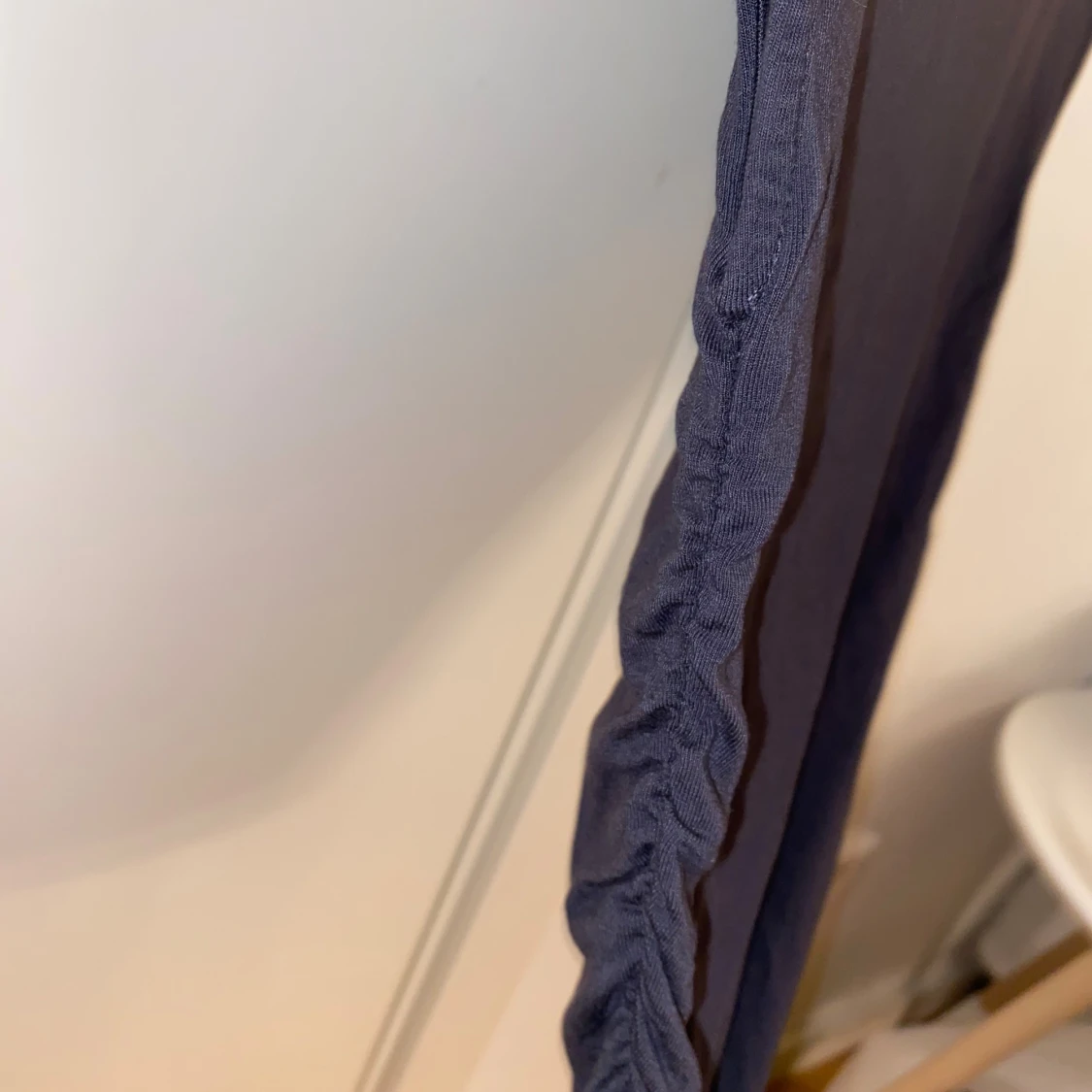 Mörk grå ärmlös topp från Gina Tricot - 2