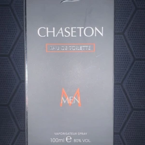 Chaseton Eau de Toilette Men - Stilren Eau de Toilette för män, 100 ml flaska med 80% volym. Designad och utvecklad i Nederländerna. Perfekt för dig som vill ha en modern och fräsch känsla i vardagen.