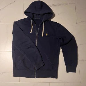 Ralph Laurent hoodie - Polo hoodie i storlek M | Fint skick, liten deffekt på vänster armen | Pris går att diskutera