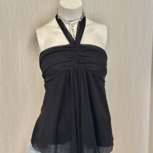 Svart omlott halterneck topp - L