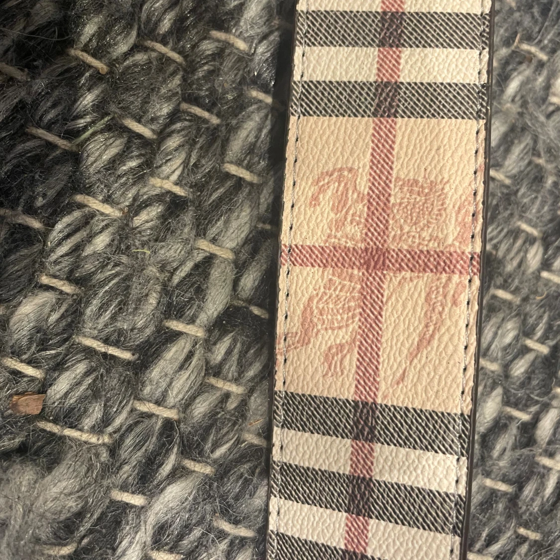 Burberry bälte i skinn med rutigt mönster - 2