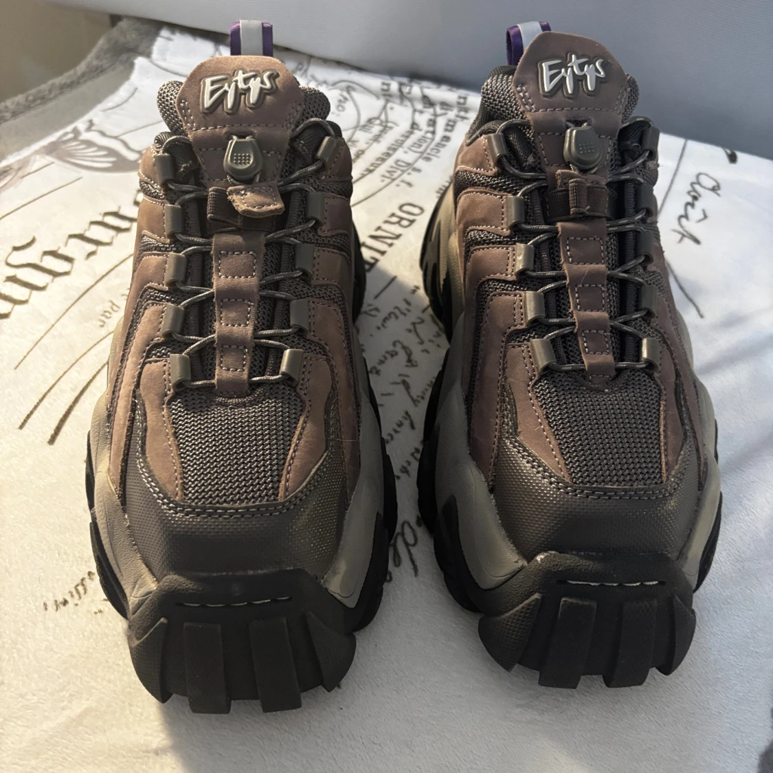 Chunky sneakers från Eytys i brunt - 1