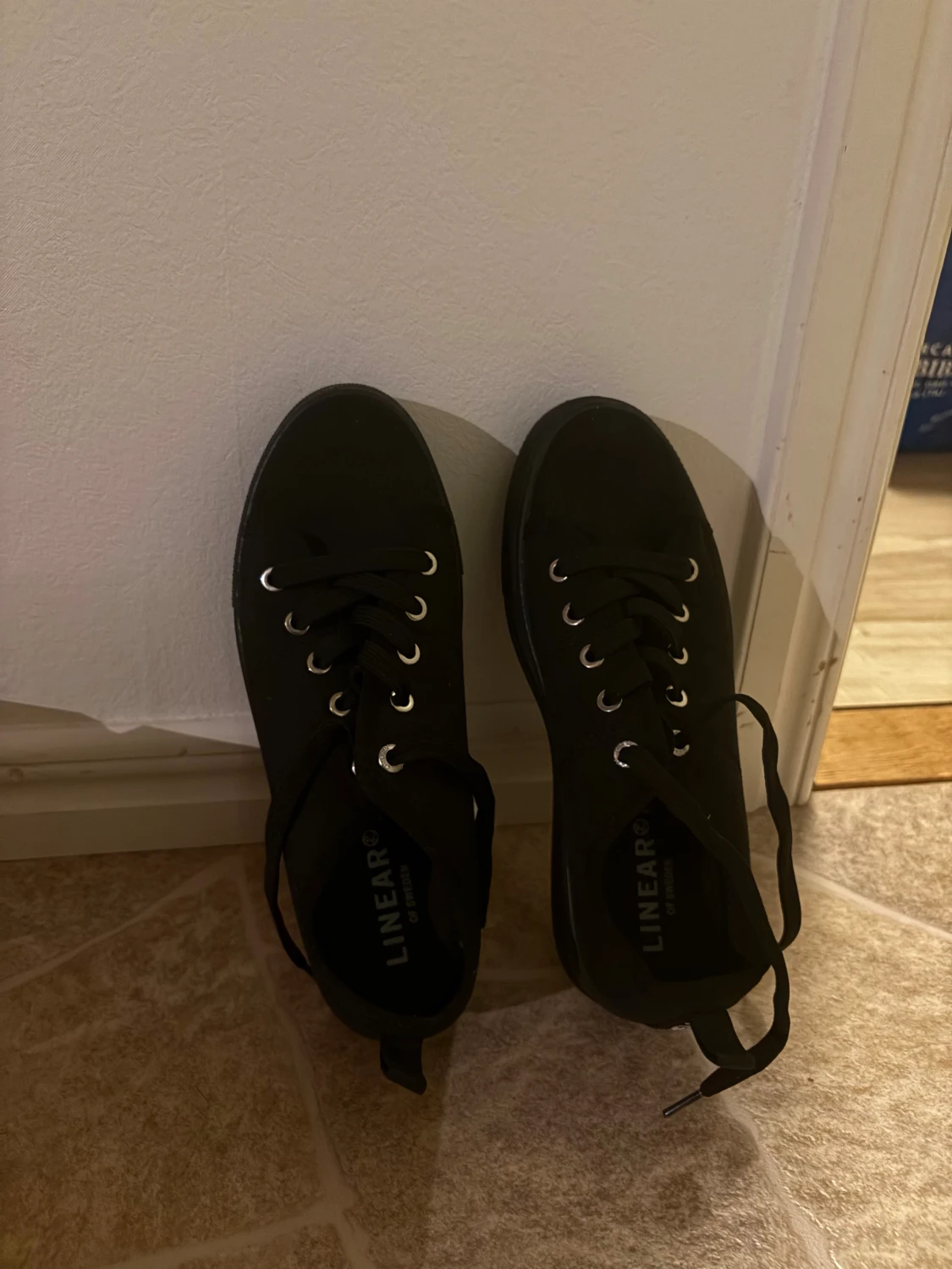 Svarta sneakers från Linear