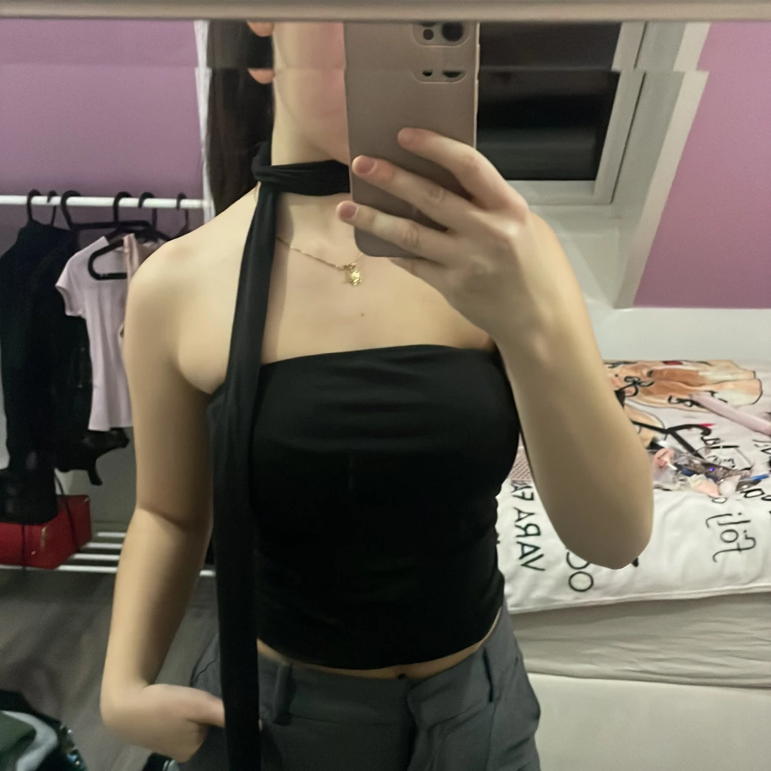 Svart bandeau tubtopp med scarfdetalj