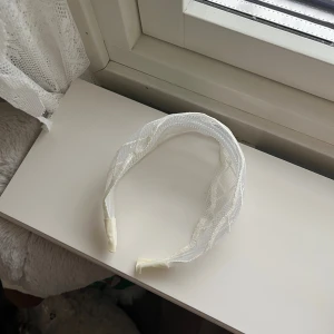 Diadem - Superfint spetsdiadem från cider. Nyskick.🩷