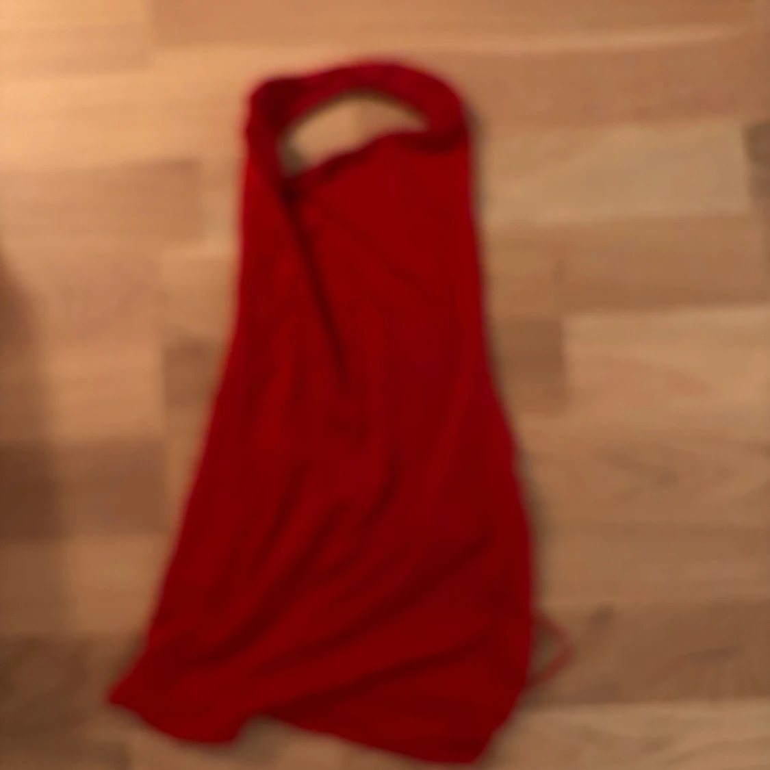 Röd halterneck topp från Gina Tricot - 1