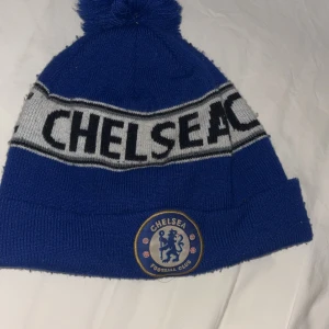 Chelsea mössa - Fin mössa med fotbollslaget chelsea på.