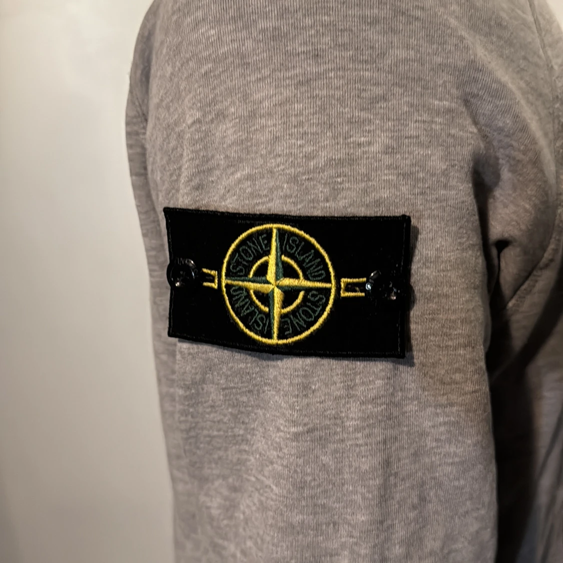 Grå sweatshirt från Stone Island - 2