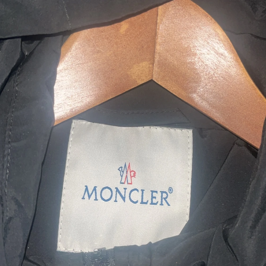 Svart dunjacka från Moncler - 2