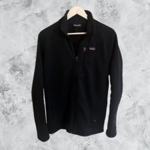 Patagonia fleece tröja - Riktigt skön och perfekt nu när de börjat bli kallare. I mycket bra skick!