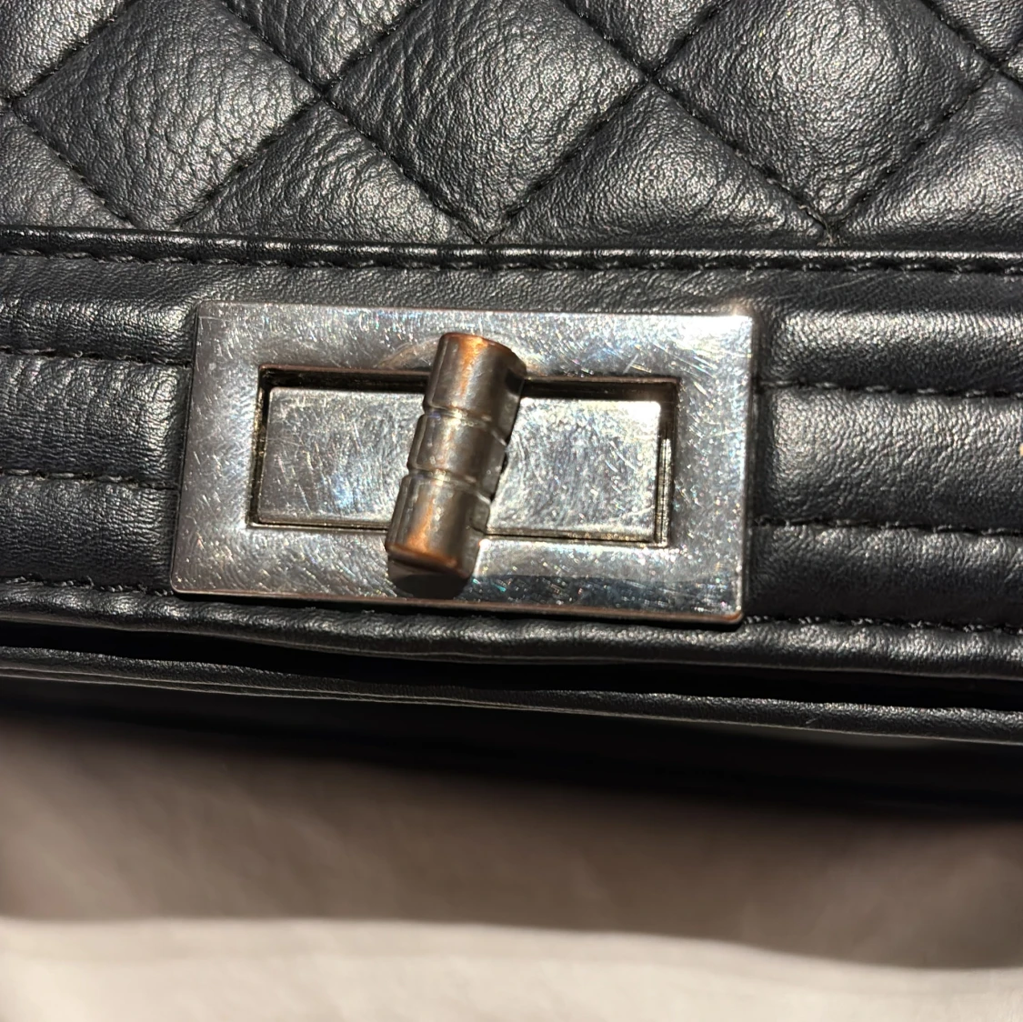 Svart väska med kedja - 1