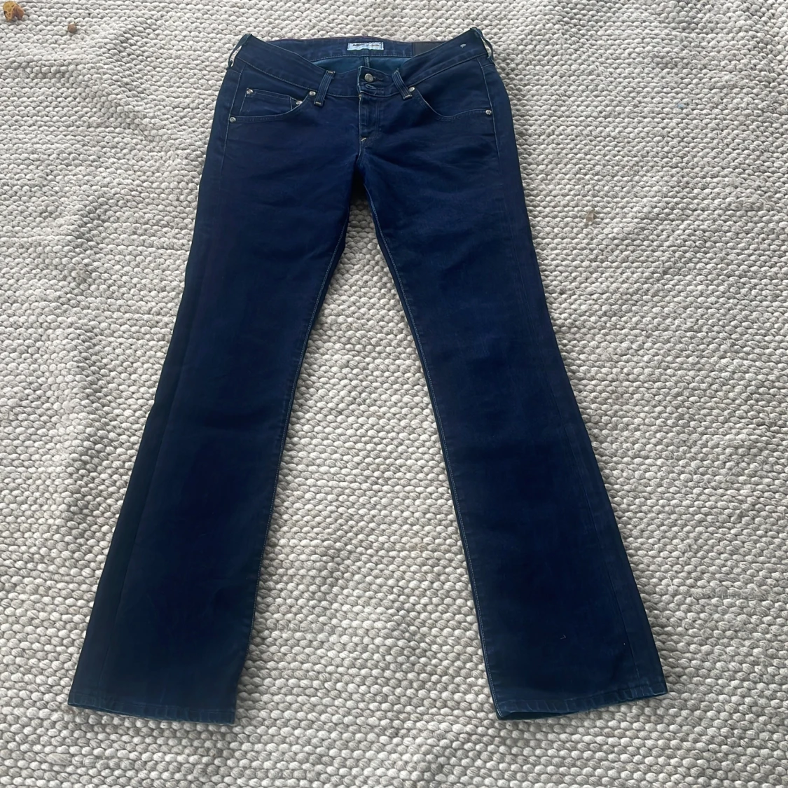 Mörkblå bootcut jeans från Lee