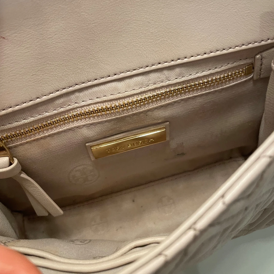 Beige/ ljusrosa axelväska från Tory Burch - 3