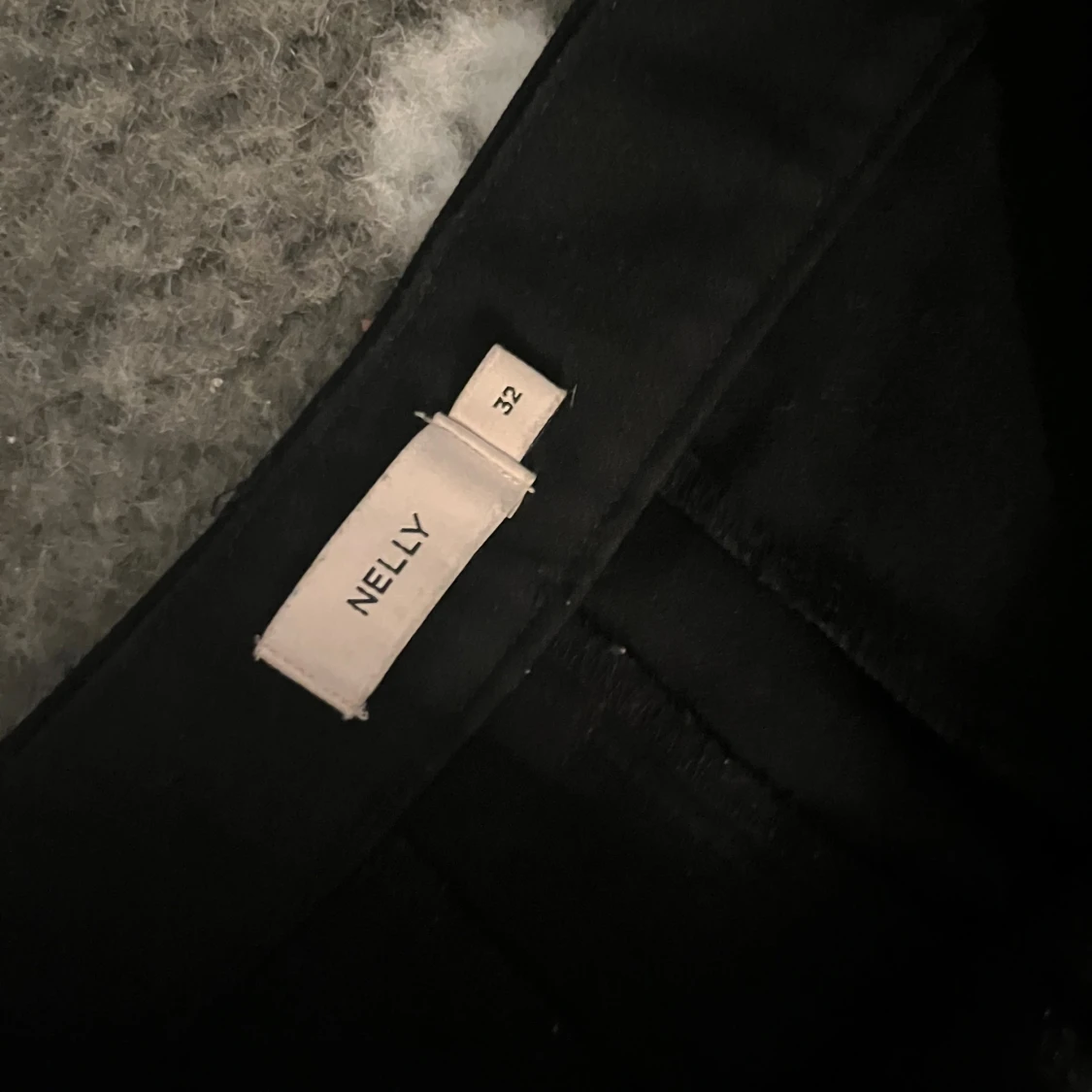 Svarta kostymbyxor från Nelly - 1