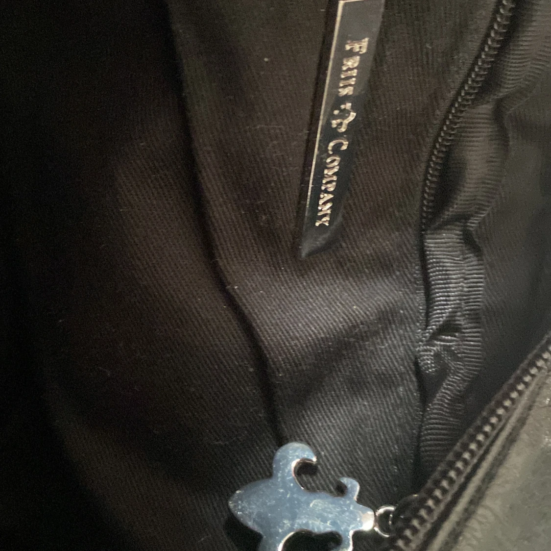 Svart handväska från Friis & Company - 3