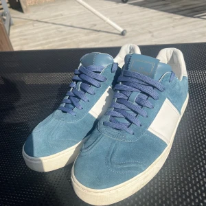 Flycrews  - Säljer dessa stilrena flycrews,skicket är 9/10 inga defekter på dom. Alla nitar kvar. Hör av dig vid minsta fundering!  