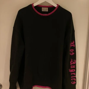 Chloe Schuterman tröja - Säljer min Chloe Schuterman city sweater i staden Los Angeles då den inte kommer till användning! Grön färg med rosa detaljer