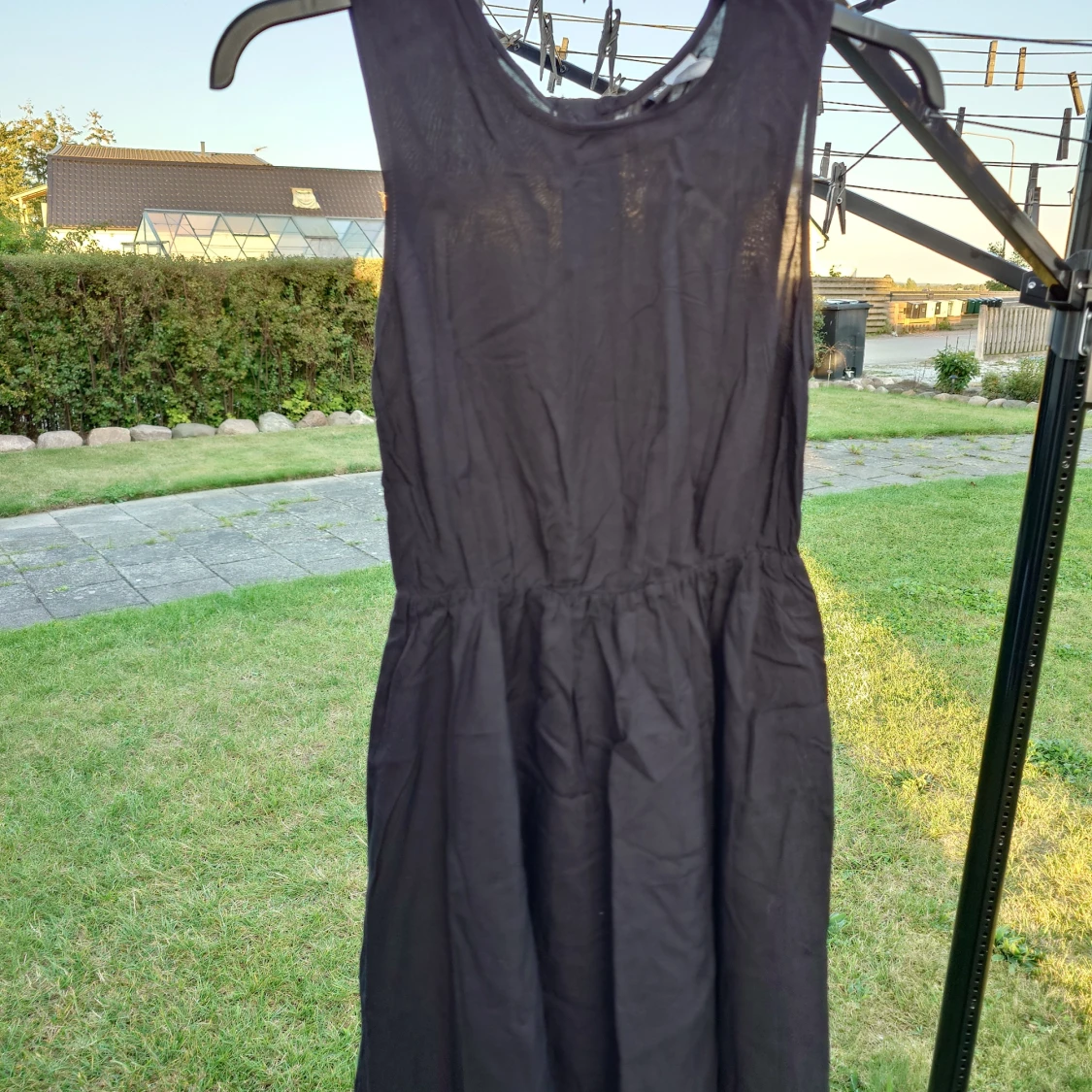 Svart ärmlös klänning från H&M Divided