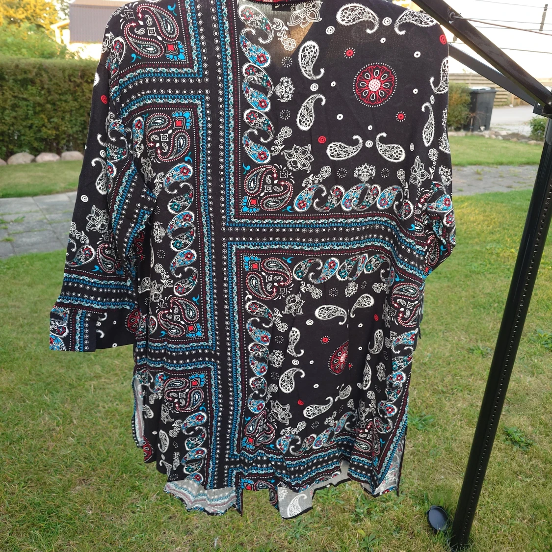 Svart paisleymönstrad skjorta Bodyflirt - 1