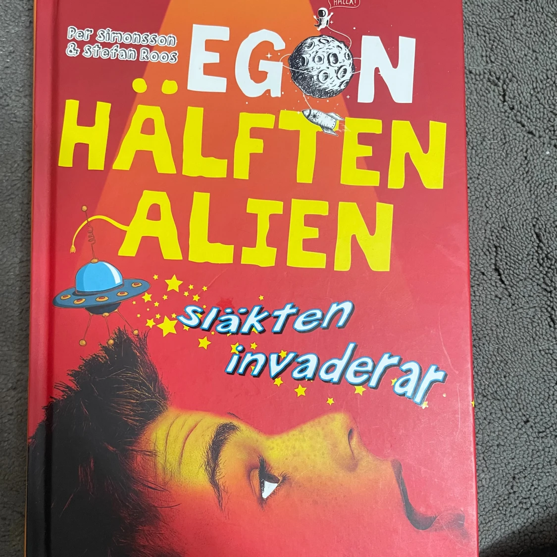 Egon hälften alien: släkten invaderar