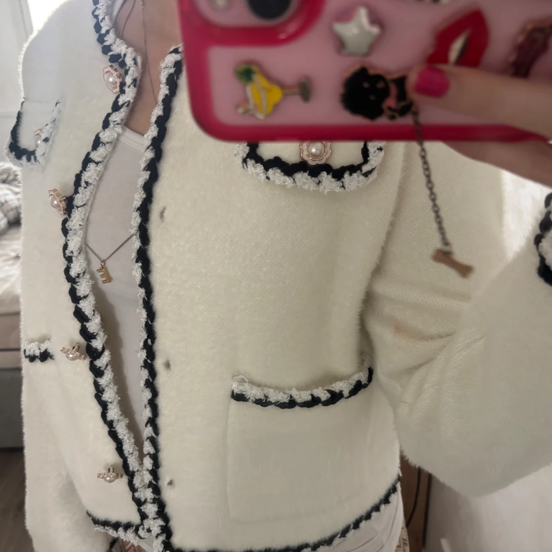 Vit cardigan jacka med pärlknappar - 1