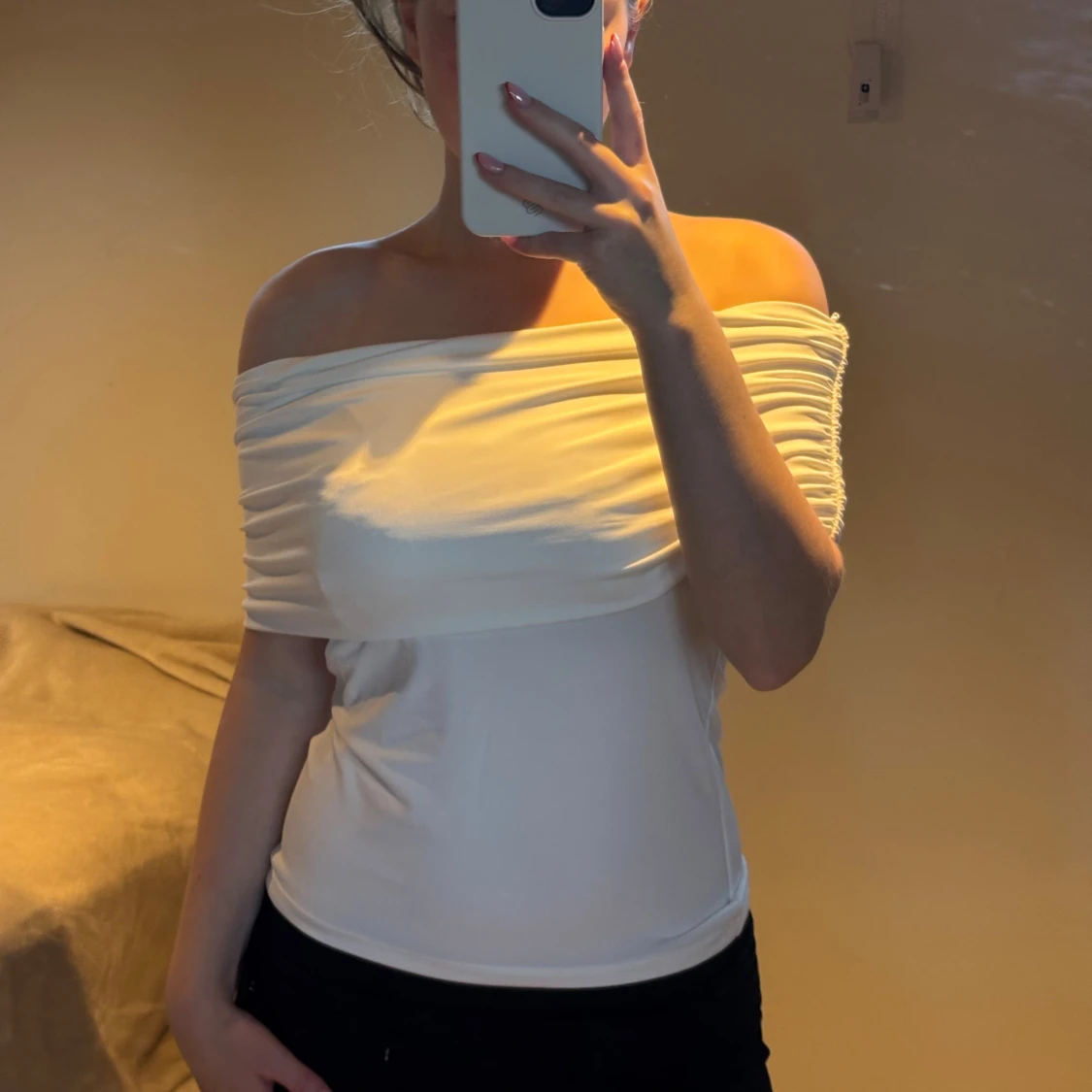 Vit offshoulder topp med rynk - 3