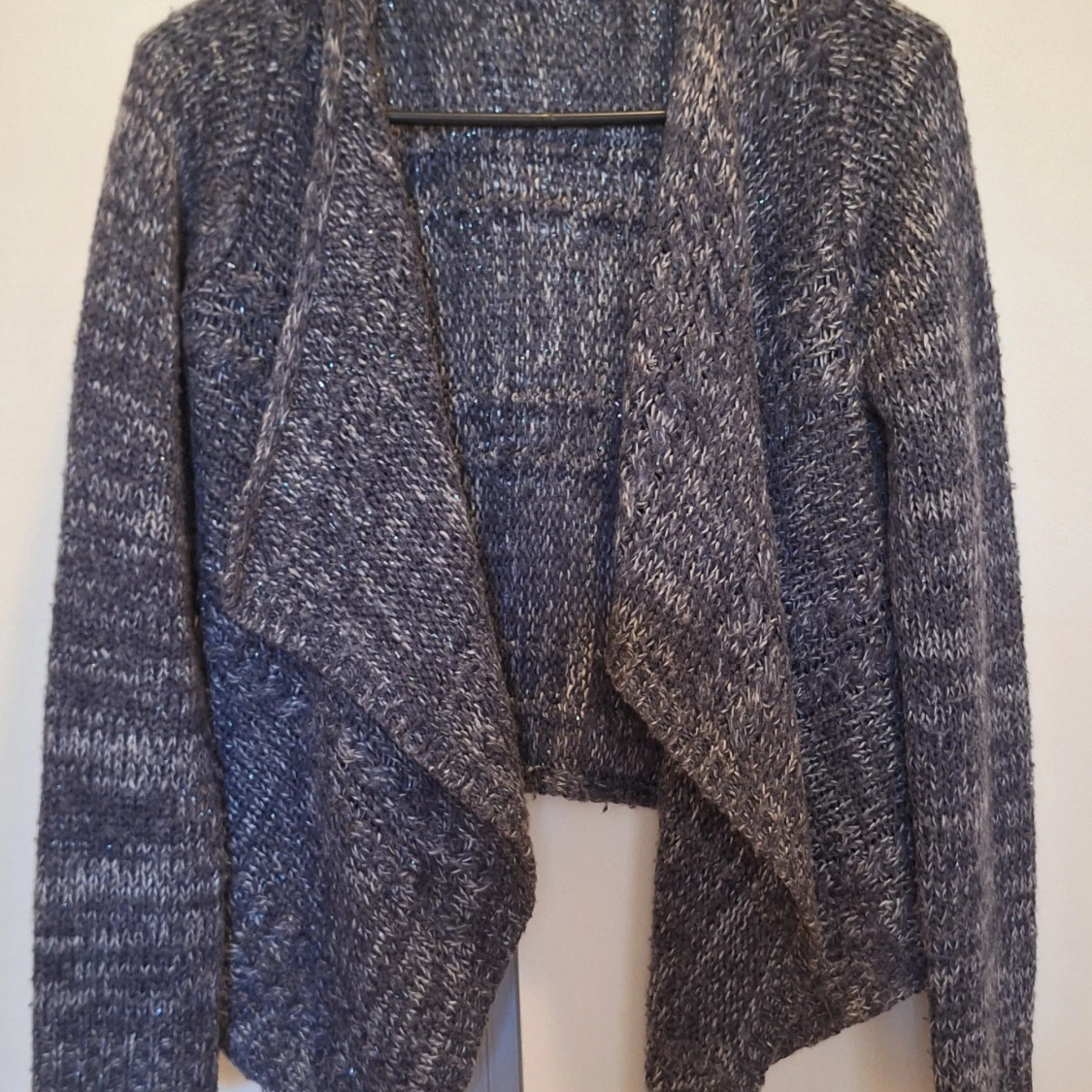 Grå stickad kofta från Lindex