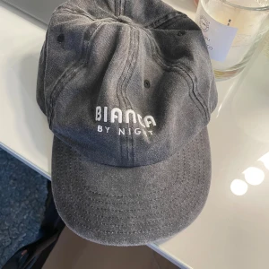 Merch keps - Merch keps från Bianca by night