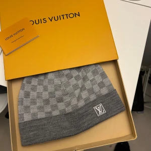 Louis Vuitton mössa - Inte så ny men väldigt bra skick o knappt täcken på användning
