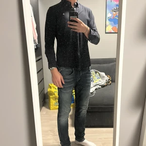 Mörkblå Morris skjorta  - Morris button down skjorta bra skick sitter som S.