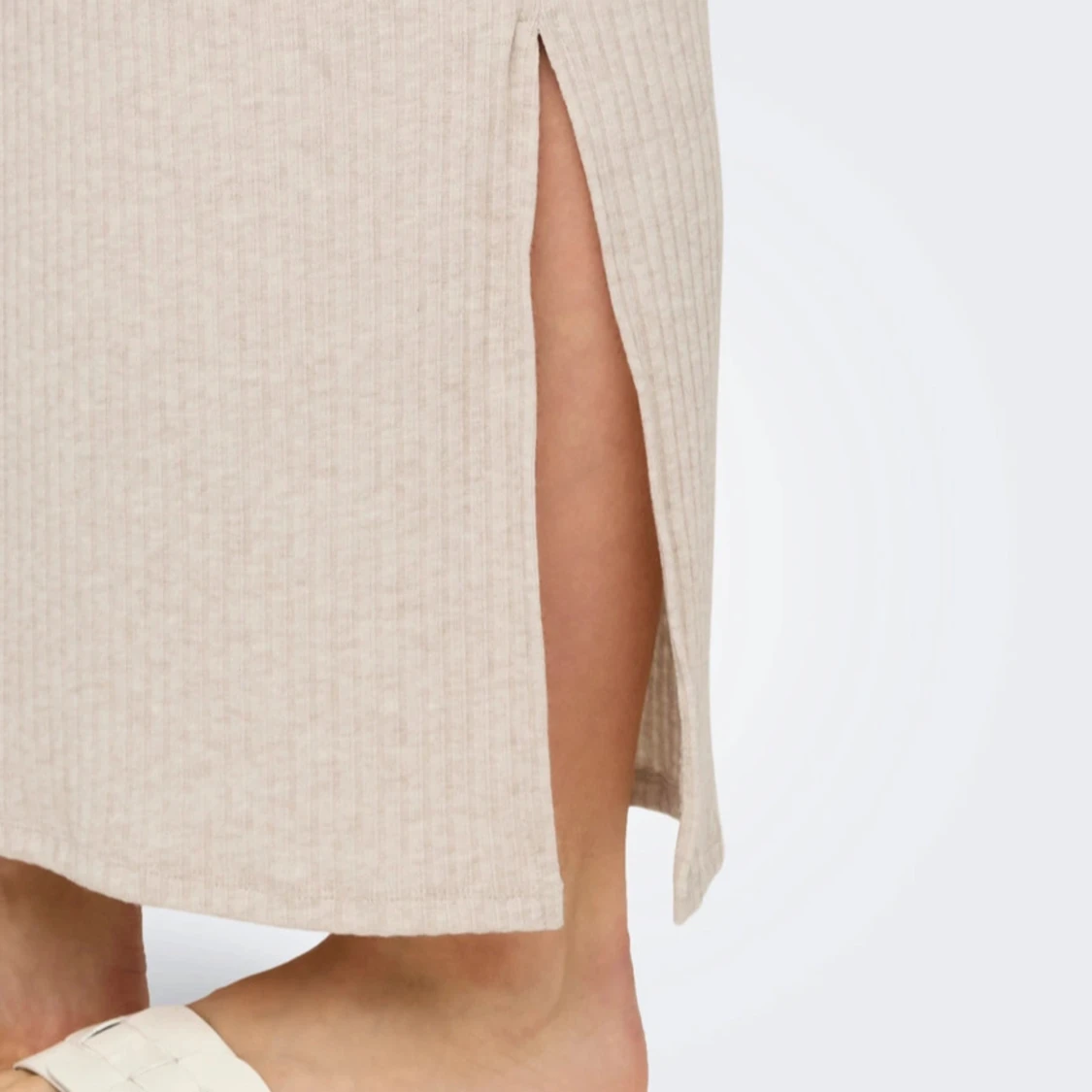 Beige ribbad långkjol med slits - 1