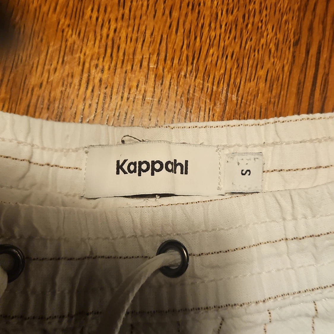 Randiga vita shorts från Kappahl - 2