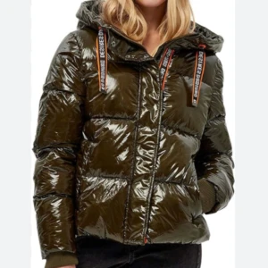 puffer jacka - Jättefin grön puffer jacka från desires. Helt oanvänt skick och jättevarm och fin till vintern🤗