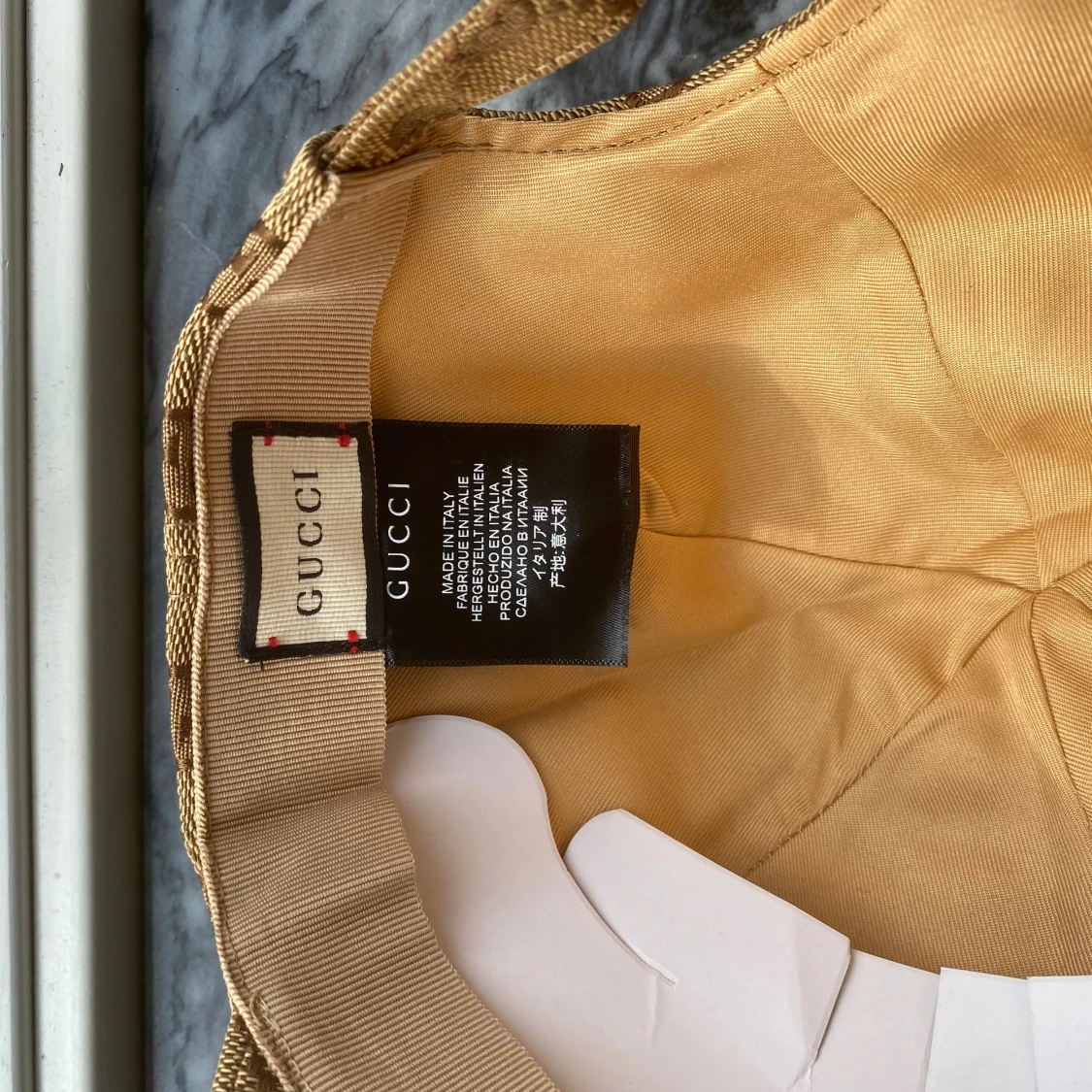 Gucci keps med GG-mönster och röd/grön rand - 2