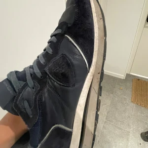  Philippe Model skor - Säljer mina Philippe model som är använda. Fast fortfarande fint skick. Ny pris ligger på 3400. Hör gärna av er vid frågor 