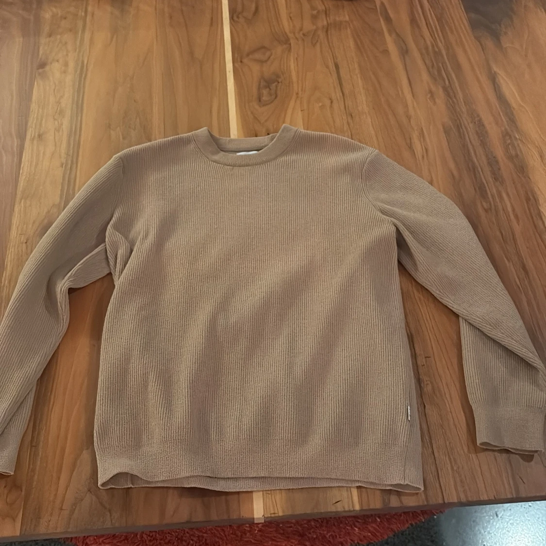 Beige stickad tröja från NN07