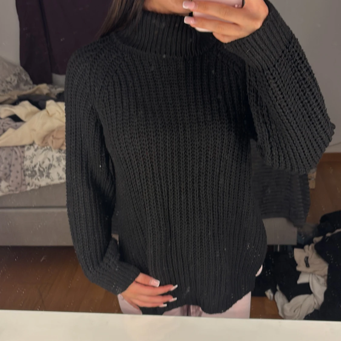 Svart stickad polotröja