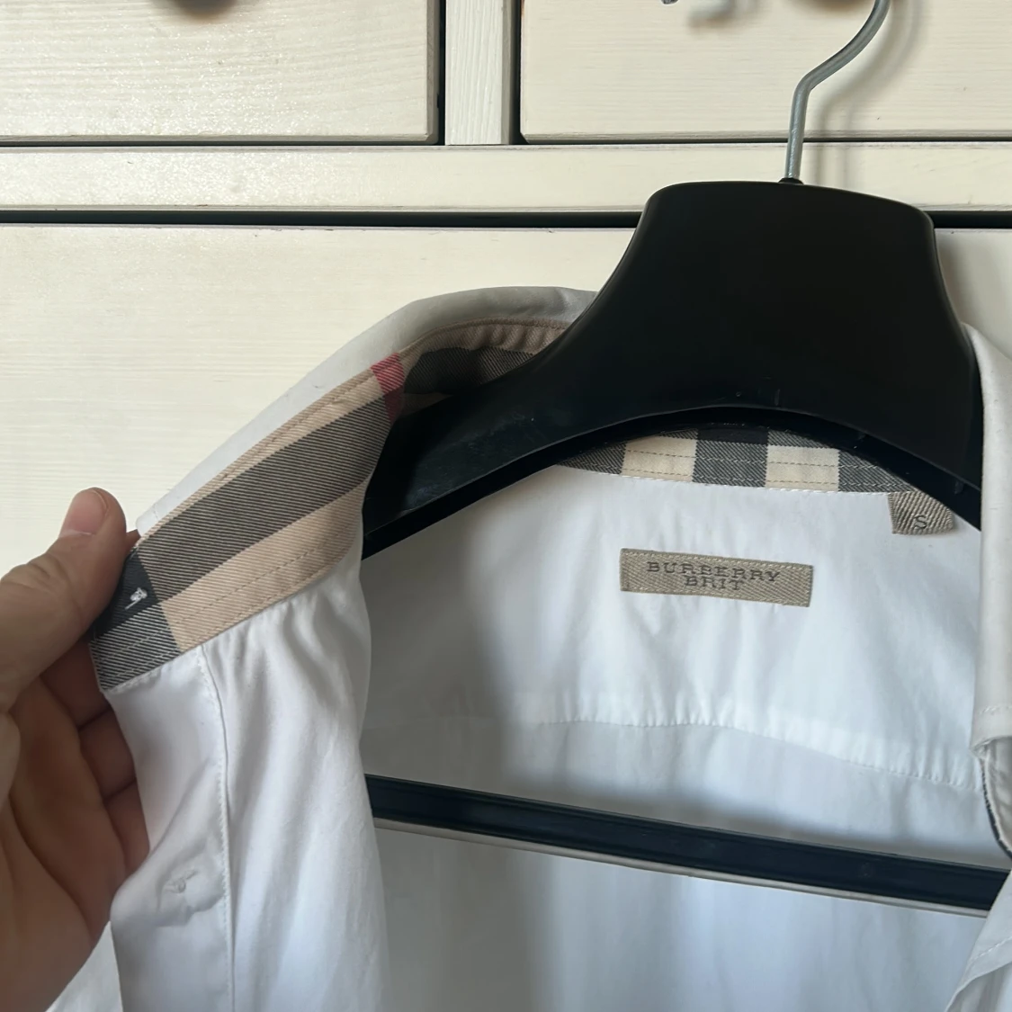 Vit Burberry Brit skjorta med rutiga detaljer - 4