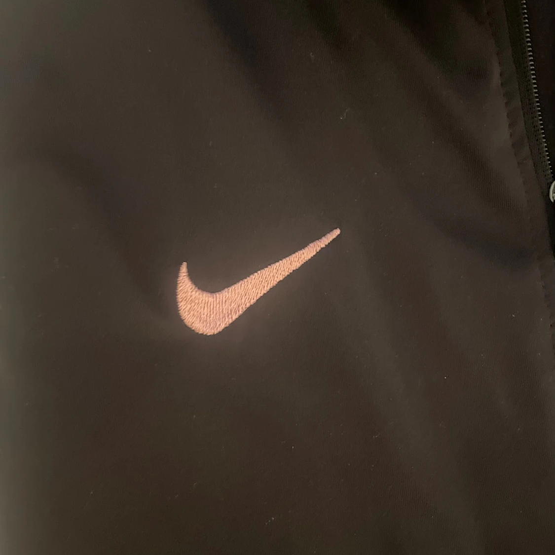 Svart PSG Nike jacka med rosa detaljer - 4