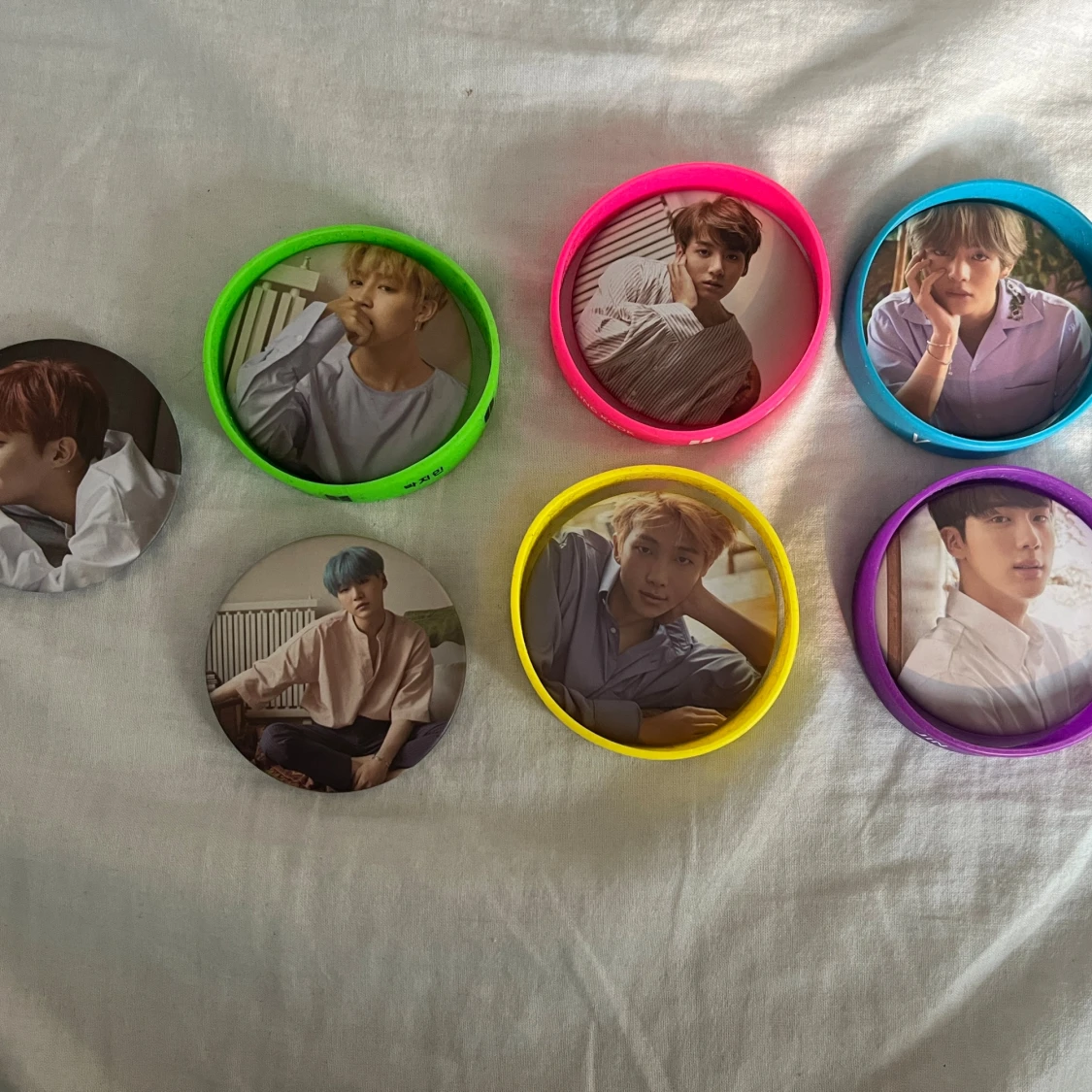 BTS armband och pins set