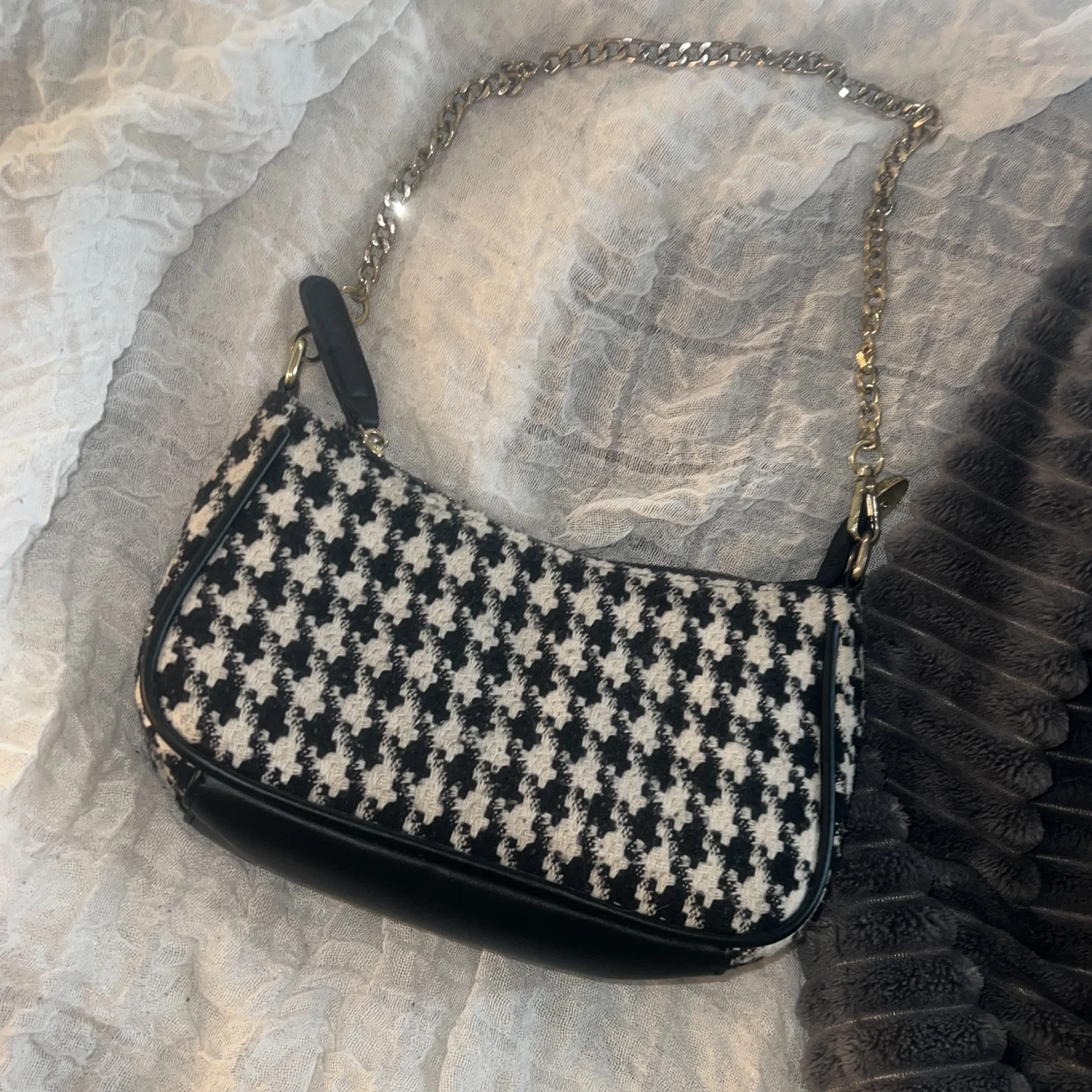 Svart vit handväska  - 1