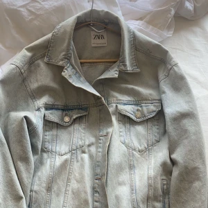 zara jeansjacka  - fin jeansjacka! 