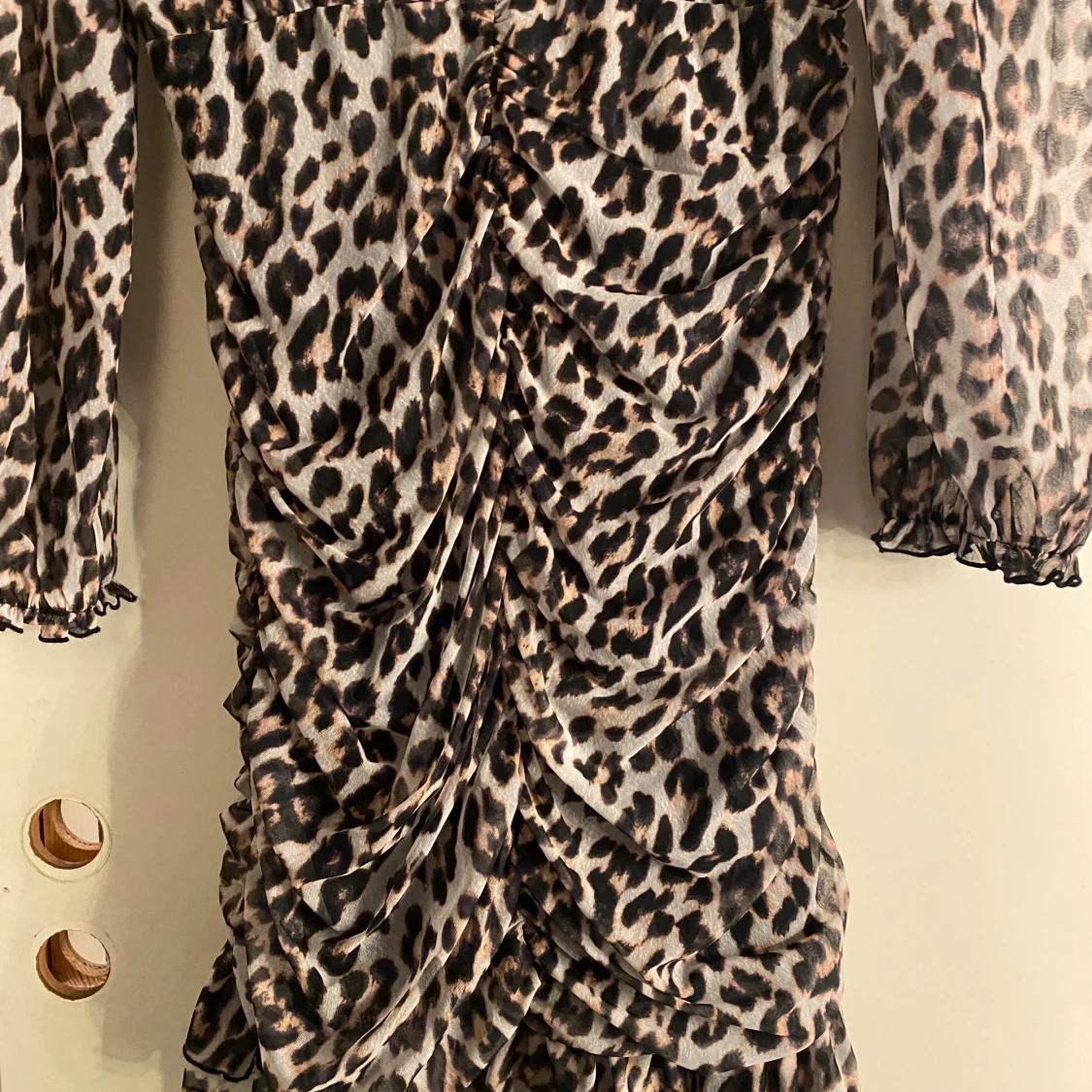 Leopardmönstrad omlottklänning - 4