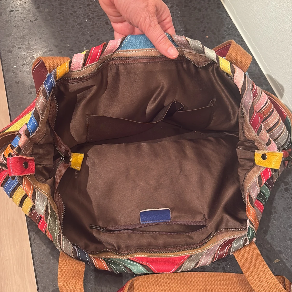 Färgglad axelväska i skinn - 1